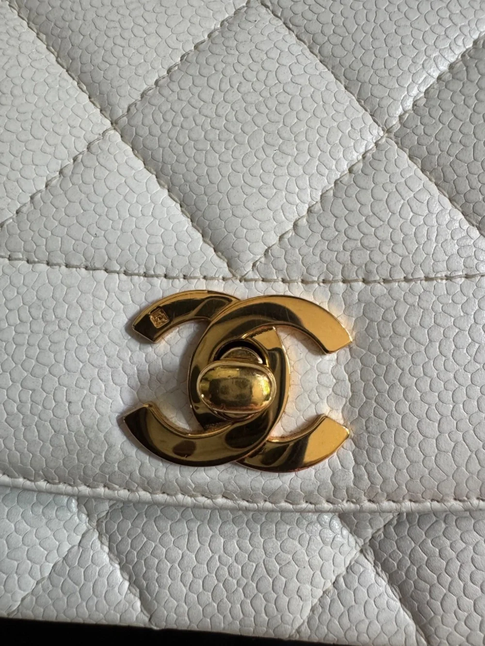 Vintage Medium White Chanel Diana Caviar